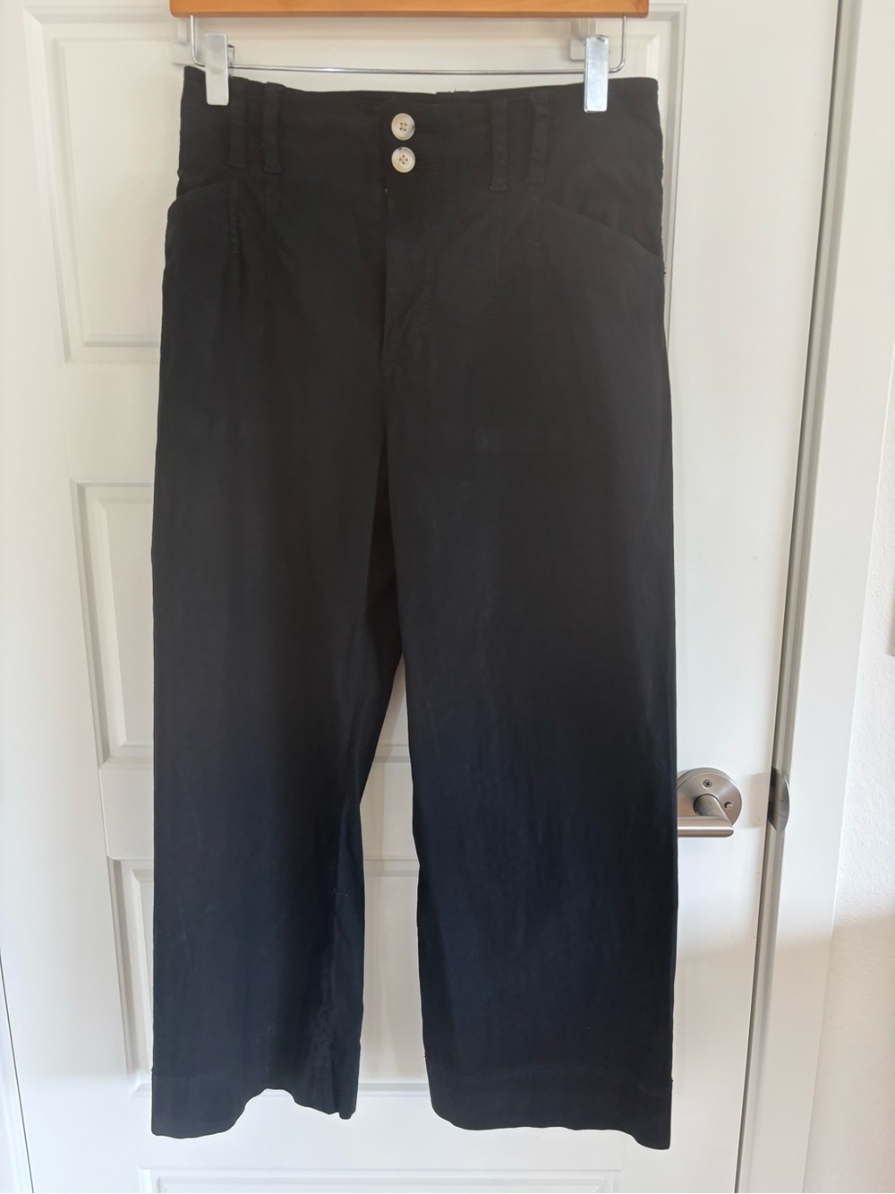 Anthropologie black Capri pants 28 petite